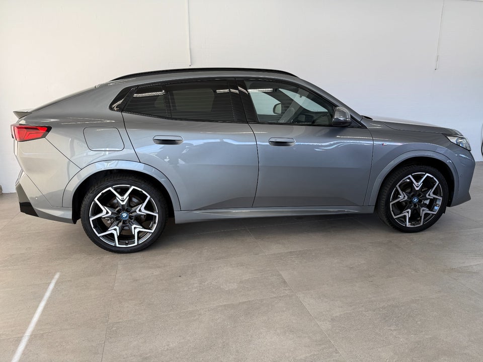 BMW iX2 xDrive30 M-Sport 5d