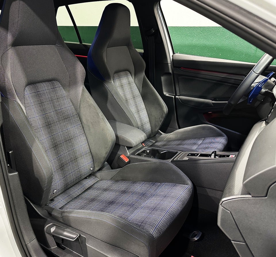 VW Golf VIII 1,4 GTE DSG 5d