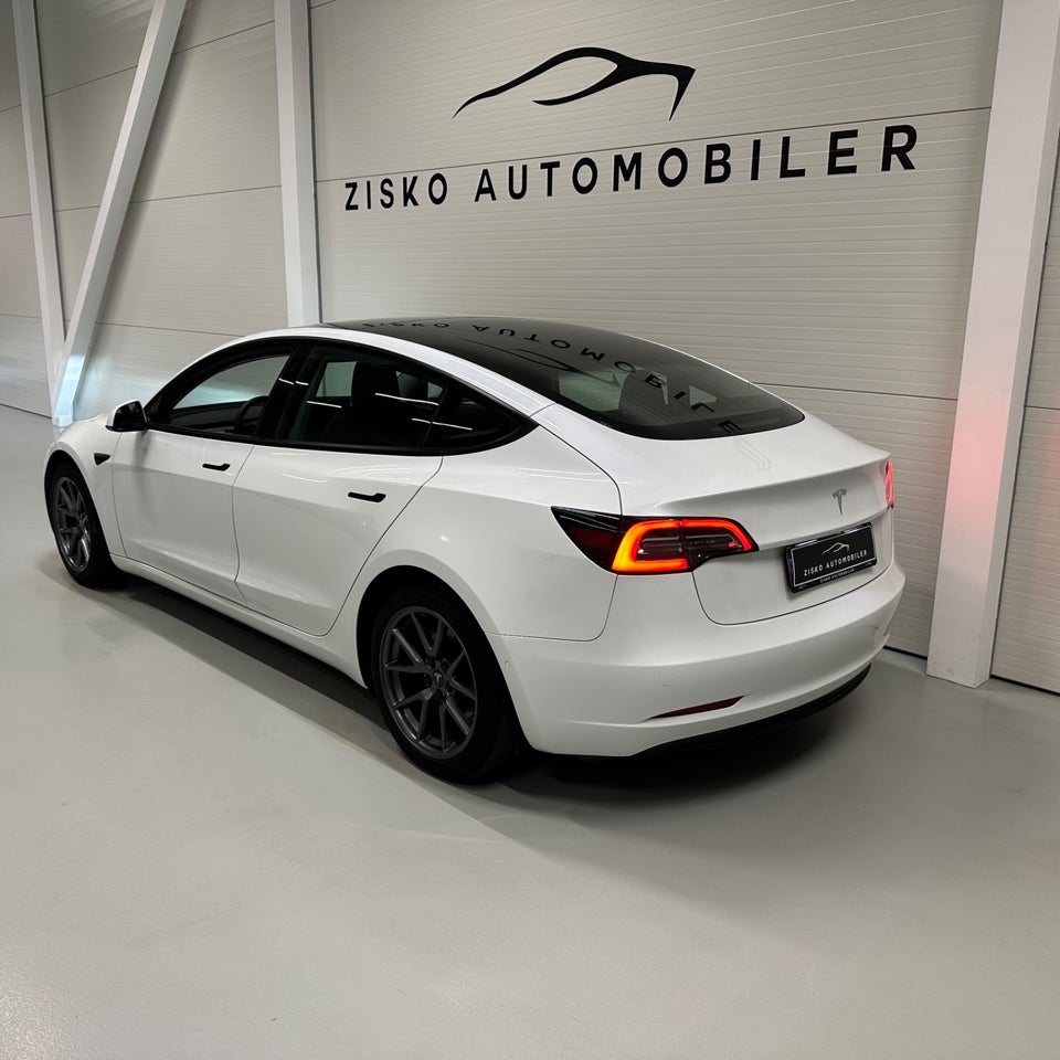 Tesla Model 3 Standard Range+ RWD 4d