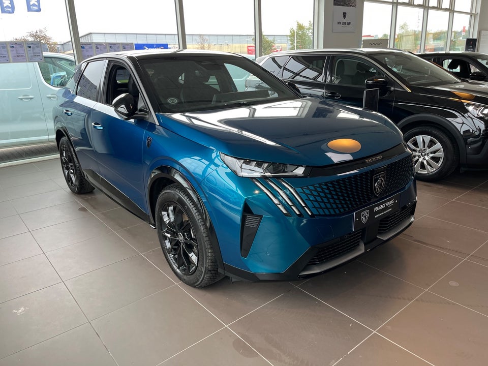 Peugeot e-3008 77 GT 5d