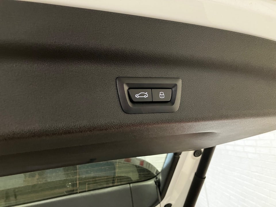 BMW iX1 eDrive20 X-Line 5d