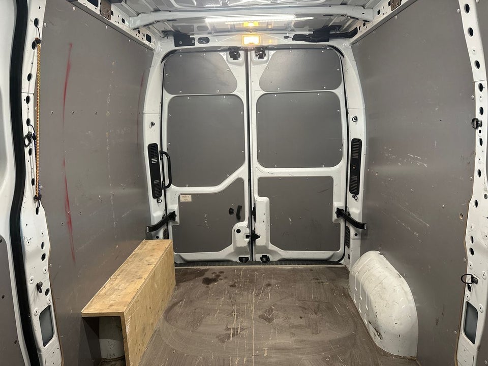 Nissan NV400 2,3 dCi 135 L2H2 Kassevogn