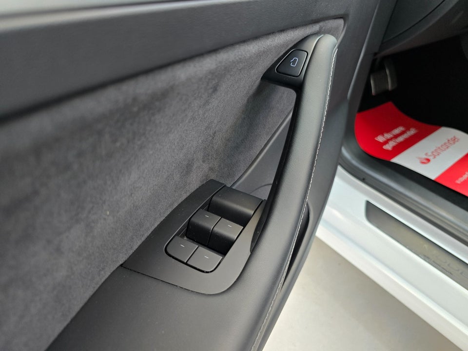 Tesla Model 3 Standard Range+ RWD 4d