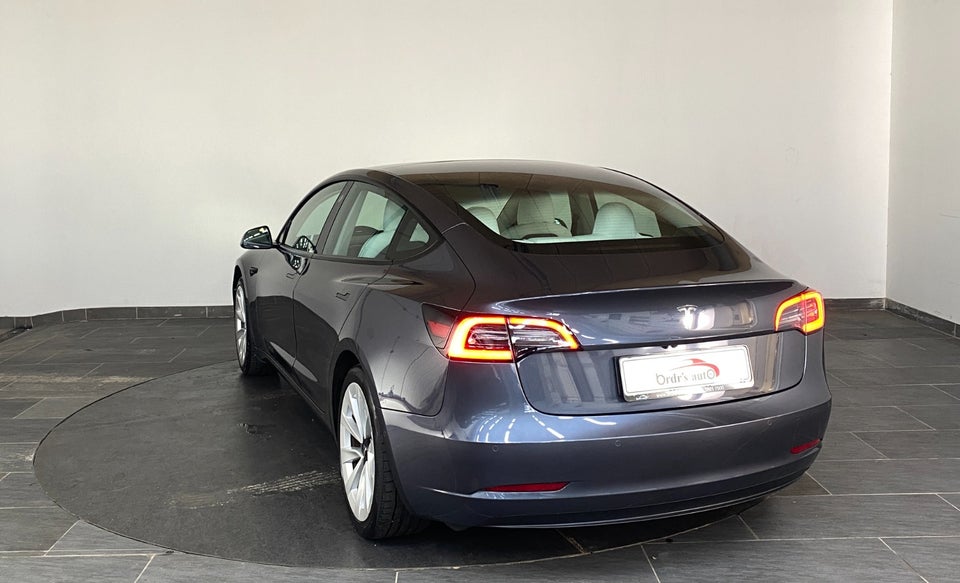 Tesla Model 3 Standard Range+ RWD 4d