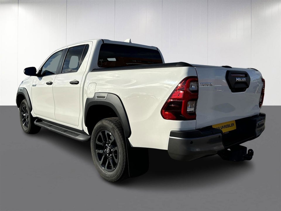 Toyota HiLux 2,8 D T4 Invincible Db.Kab aut. 4d