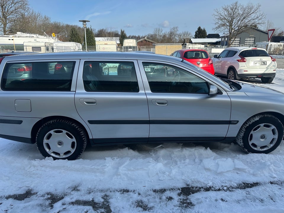 Volvo V70 2,4 140 Business 5d