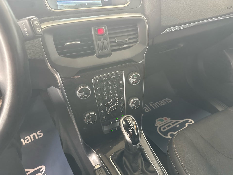 Volvo V40 CC 2,0 D3 150 Summum aut. 5d