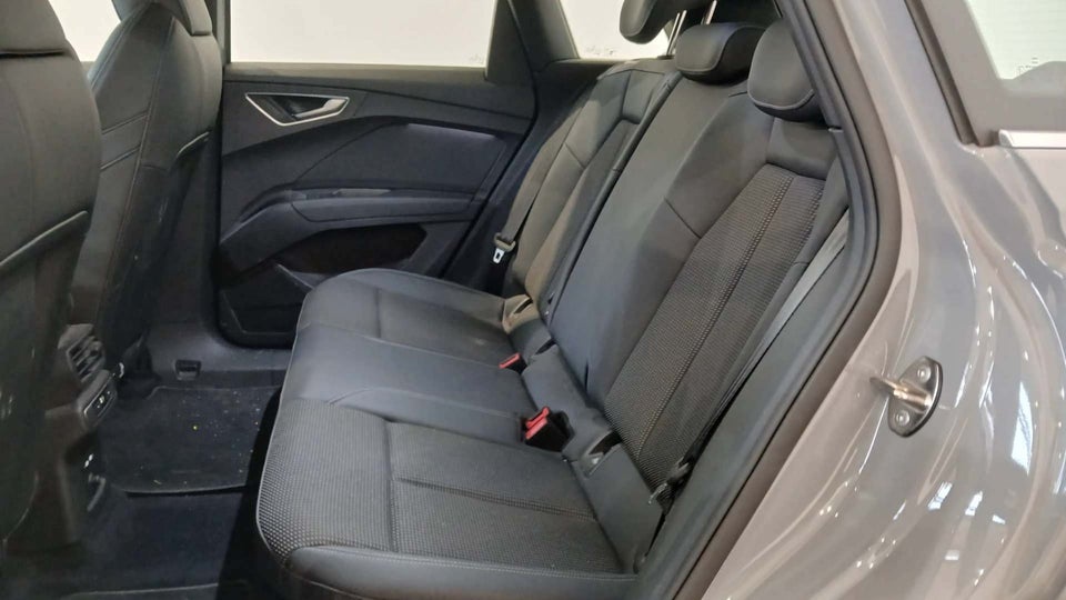 Audi Q4 e-tron 40 S-line 5d