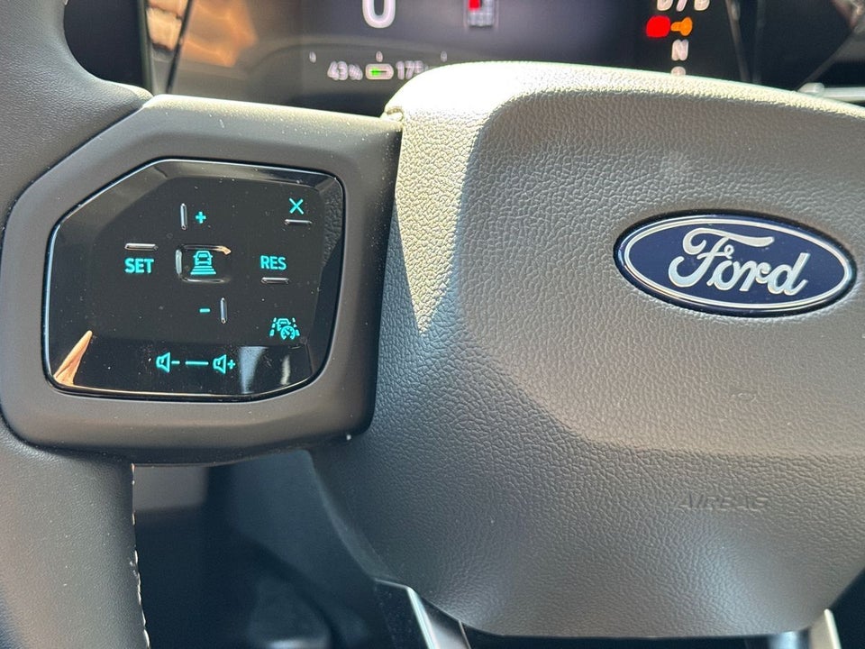Ford Explorer 77 Premium Extended Range 5d