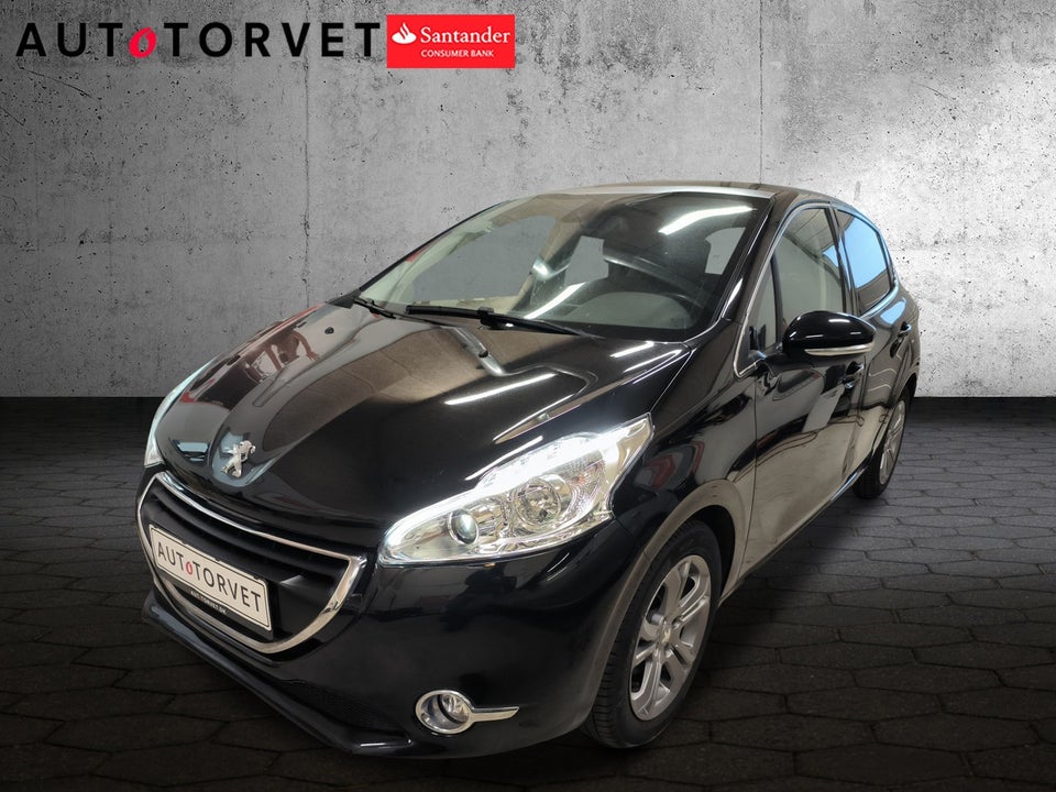 Peugeot 208 1,2 VTi Allure Sky 5d