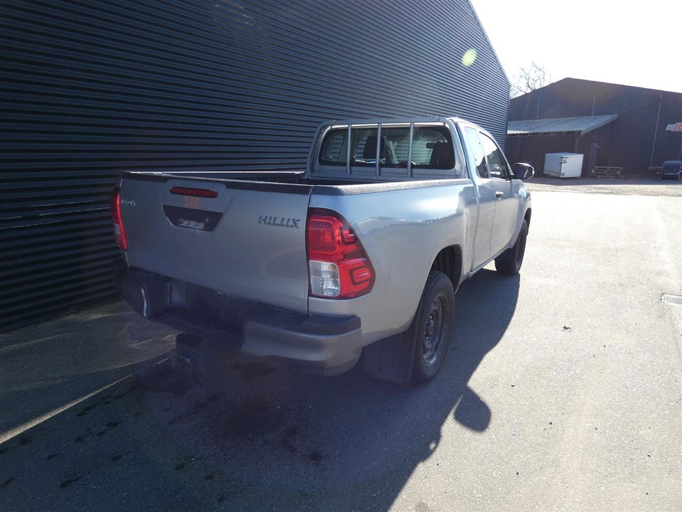 Toyota HiLux 2,4 D T2 Ex.Kab 4d