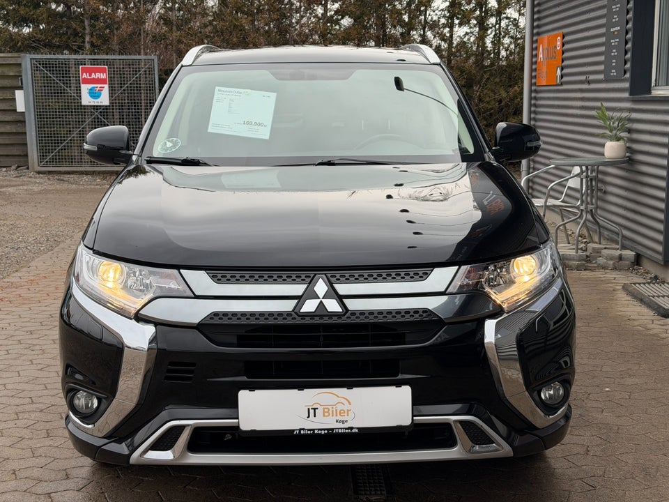 Mitsubishi Outlander 2,4 PHEV Invite CVT 4WD 5d