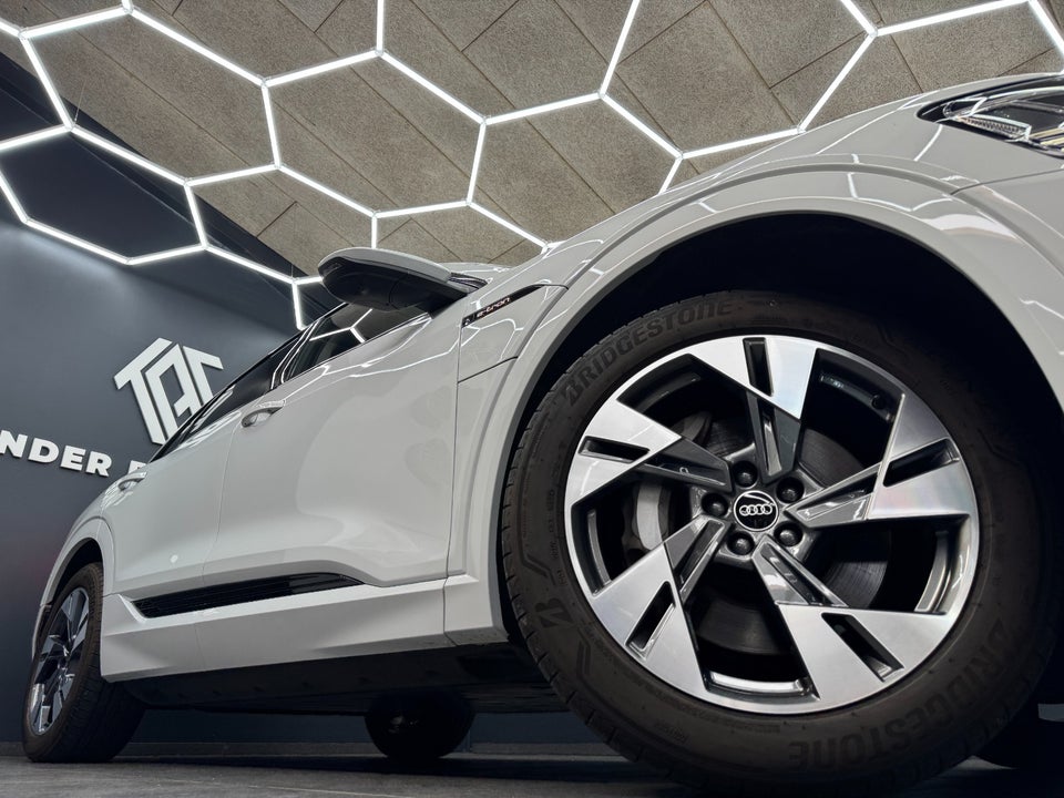 Audi e-tron 55 S-line quattro 5d