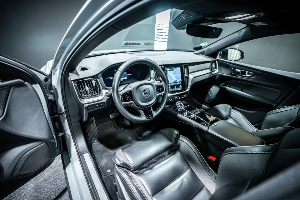 Volvo V60 2,0 T6 ReCharge Plus Dark aut. AWD 5d
