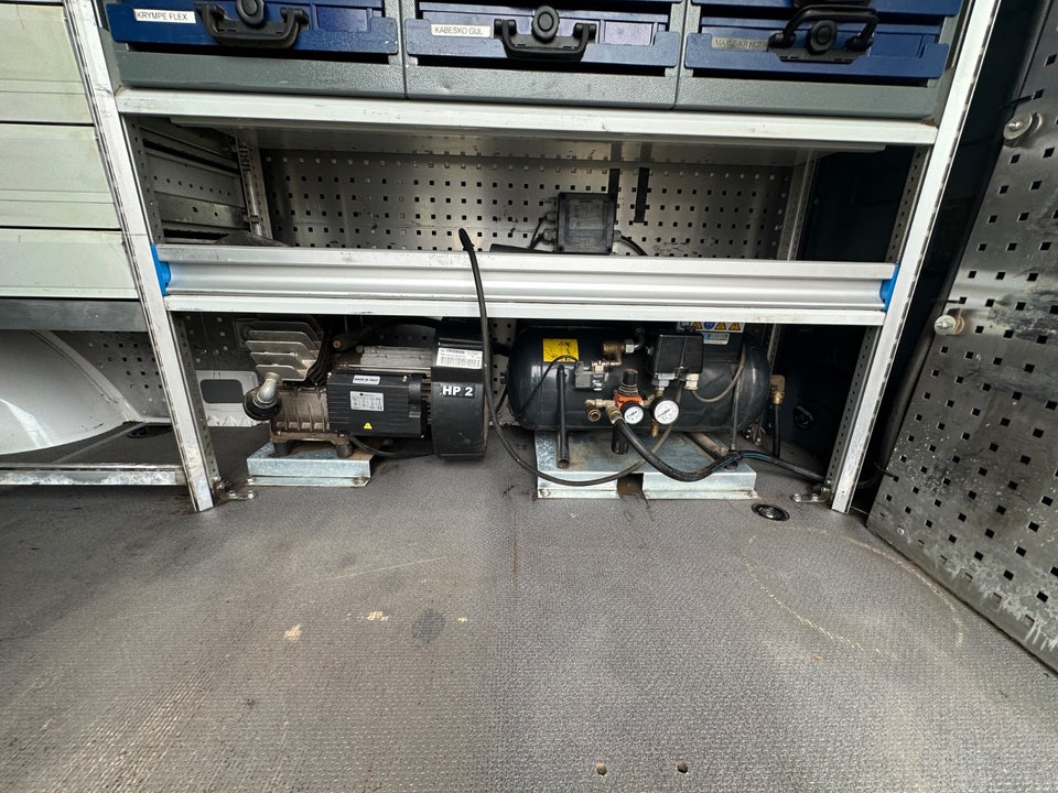 VW Crafter 2,0 TDi 163 Kassevogn L