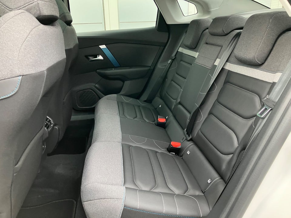 Citroën ë-C4 X 50 Shine 4d