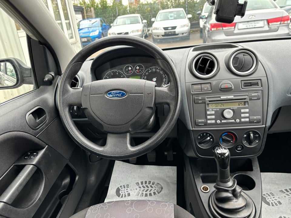 Ford Fiesta 1,3 Ambiente 5d