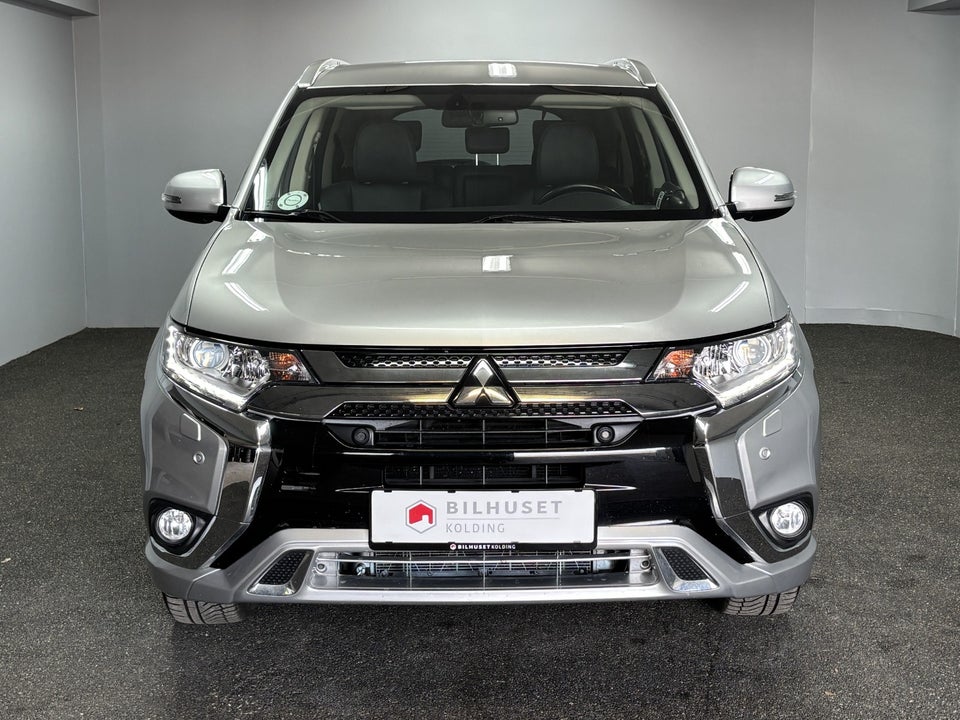 Mitsubishi Outlander 2,4 PHEV Business CVT 4WD 5d