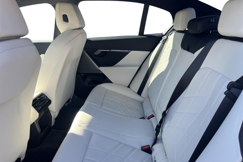 BMW i5 eDrive40 M-Sport 4d