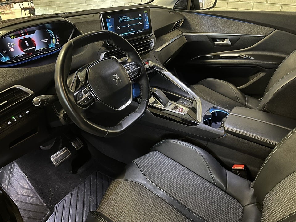 Peugeot 3008 1,6 Hybrid Allure Pack Limited EAT8 5d