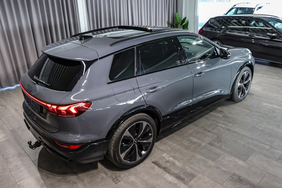 Audi SQ6 e-tron quattro 5d