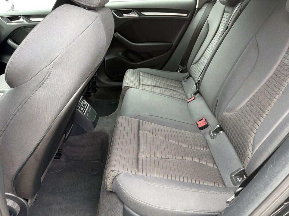 Audi A3 30 TDi Sport Limited Sportback S-tr. 5d