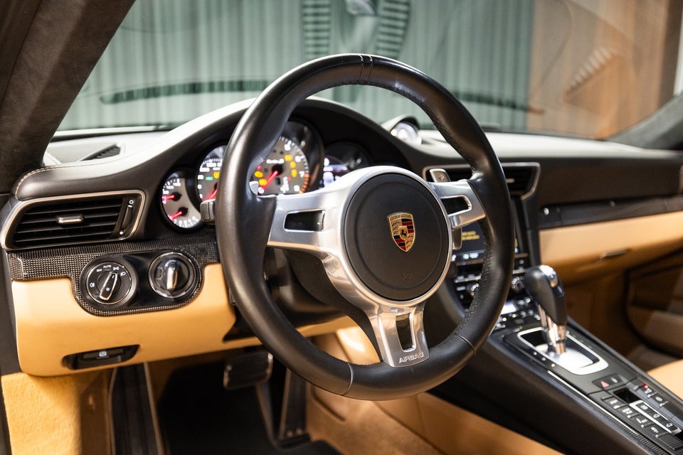 Porsche 911 Turbo S 3,8 Coupé PDK 2d