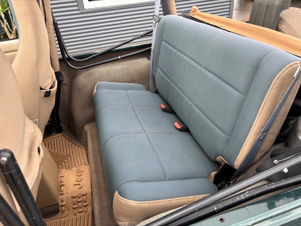 Jeep Wrangler 4,0 Sahara aut. 3d