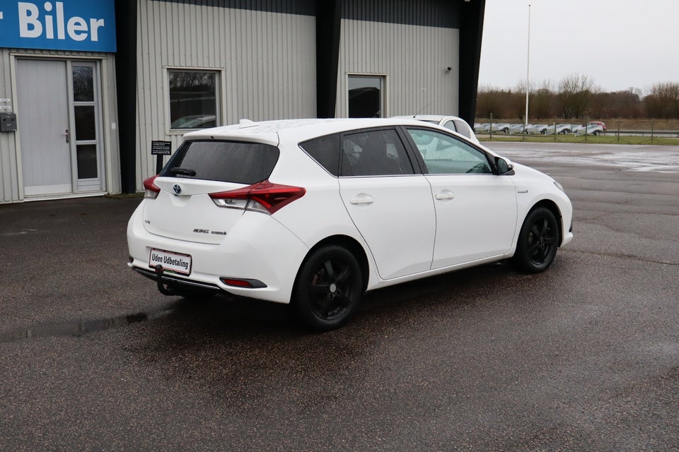 Toyota Auris 1,8 Hybrid Executive CVT 5d