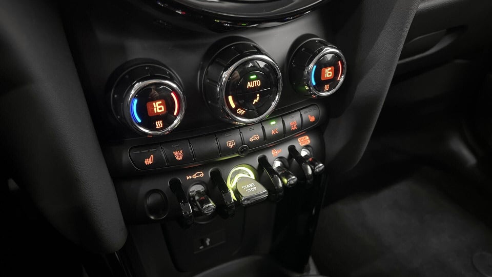 MINI Cooper SE Essential 3d