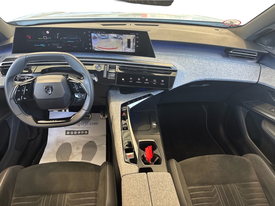 Peugeot e-3008 77 GT Pack 5d