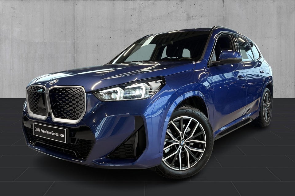 BMW iX1 xDrive30 Fully Charged 5d