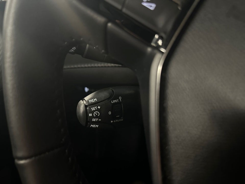 Peugeot e-208 50 Style 5d