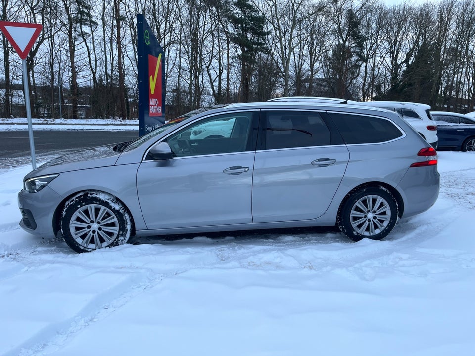 Peugeot 308 1,5 BlueHDi 130 Allure+ Sky SW 5d