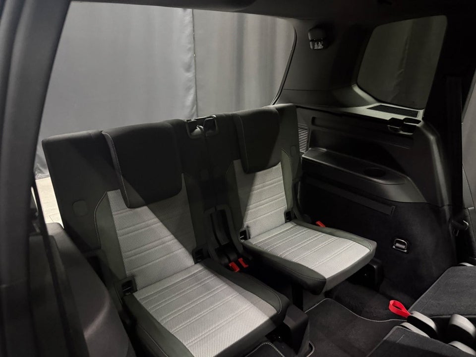 VW Touran 2,0 TDi 190 R-line DSG 7prs 5d