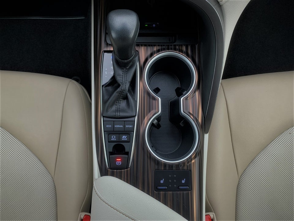 Toyota Camry 2,5 Hybrid H3 Executive CVT 4d