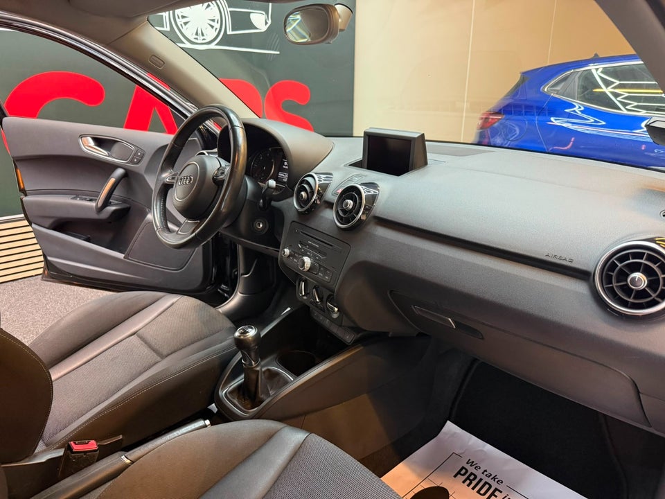 Audi A1 1,6 TDi 90 Attraction Sportback 5d