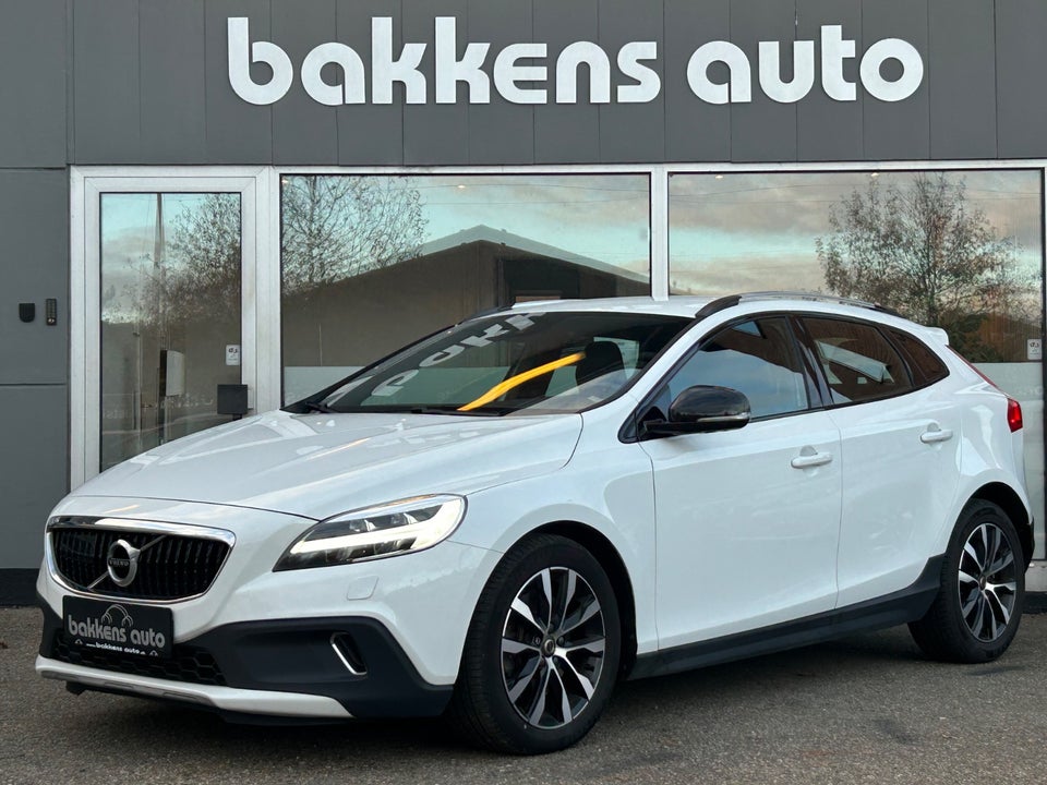 Volvo V40 CC 1,5 T3 152 Momentum aut. 5d