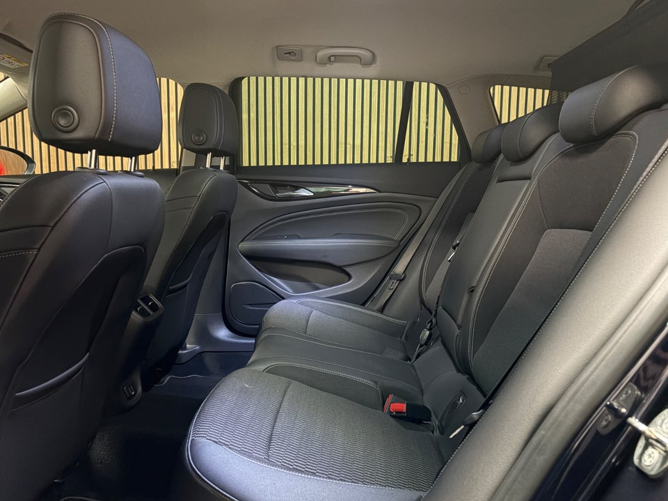 Opel Insignia 1,5 T 165 Dynamic Sports Tourer 5d