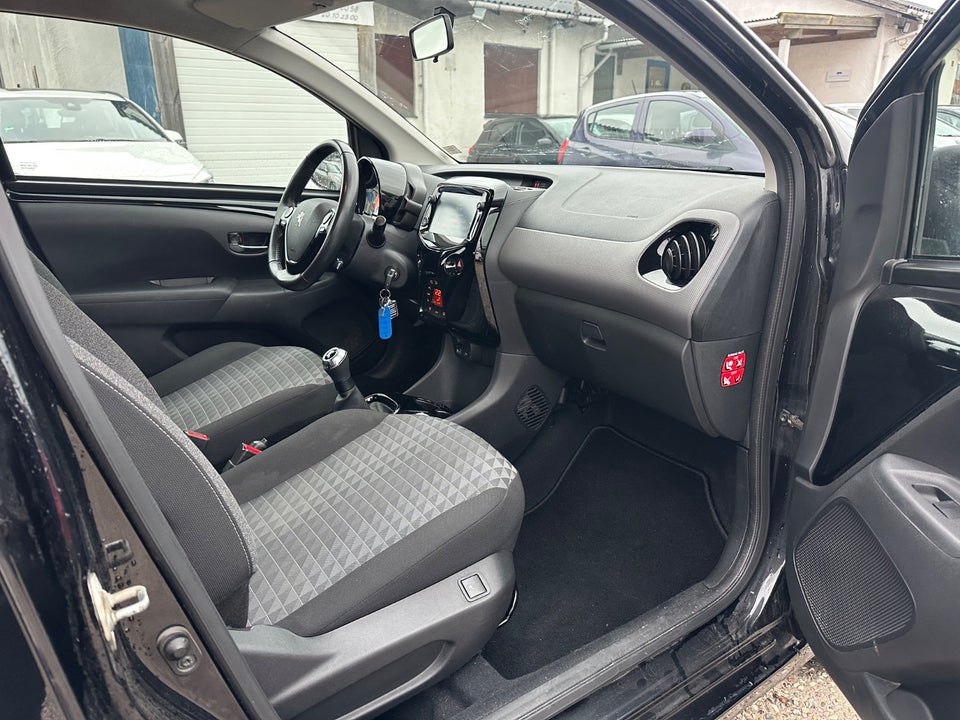 Peugeot 108 1,0 e-VTi 72 Selection Tech 5d