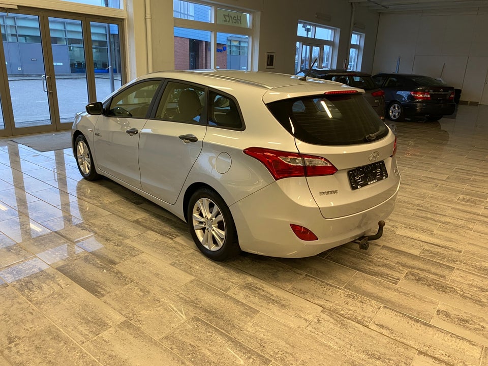 Hyundai i30 1,6 CRDi 110 Comfort CW Eco 5d