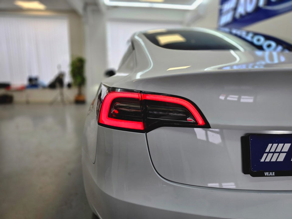 Tesla Model 3 RWD 4d