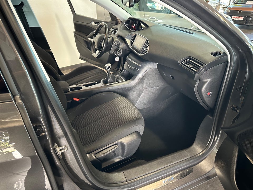 Peugeot 308 1,5 BlueHDi 130 Style 5d