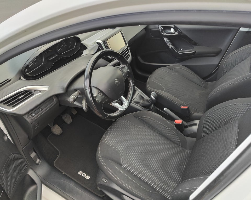 Peugeot 208 1,6 BlueHDi 100 Allure Sky 5d