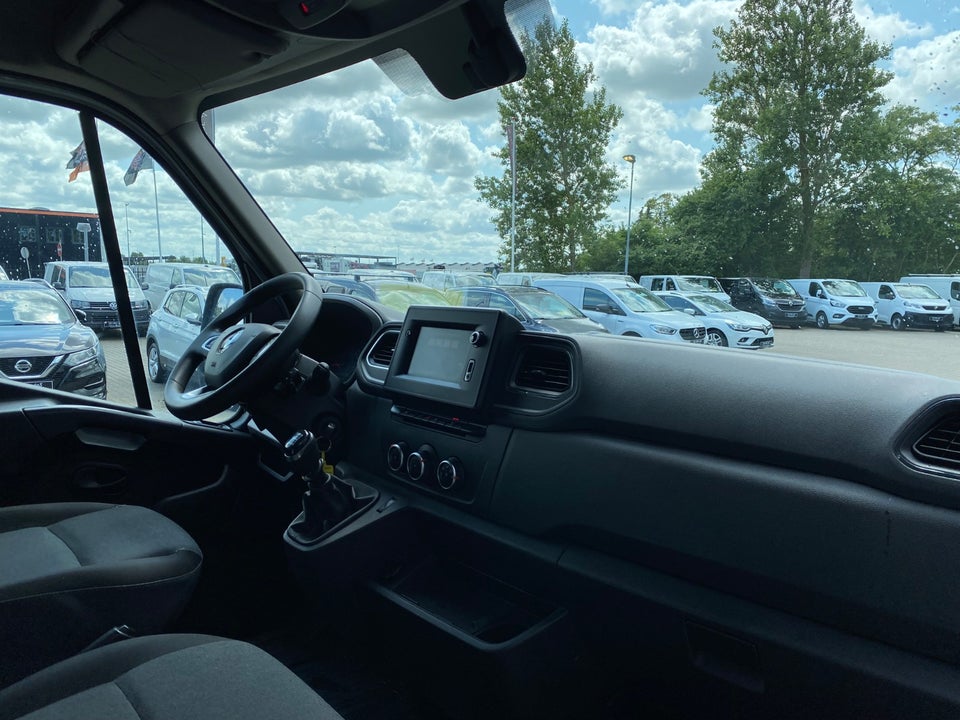 Renault Master IV T33 2,3 dCi 135 L2H2 Kassevogn