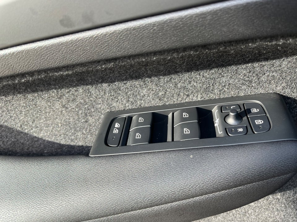 Volvo EX40 Twin Performance Plus 5d