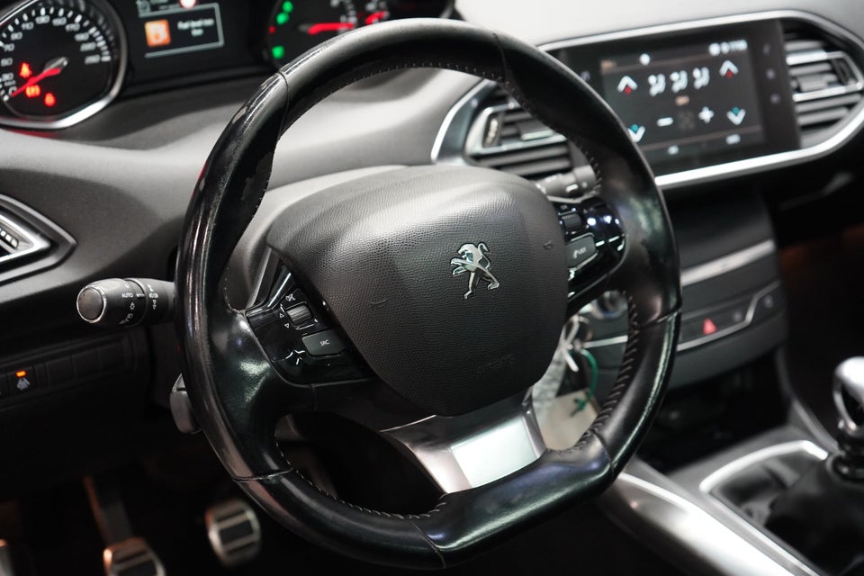 Peugeot 308 1,2 e-THP 130 Allure Sky 5d