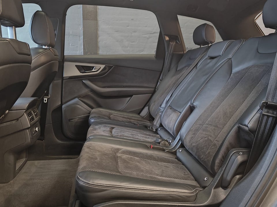 Audi Q7 3,0 TDi 272 S-line quattro Tiptr. 5d