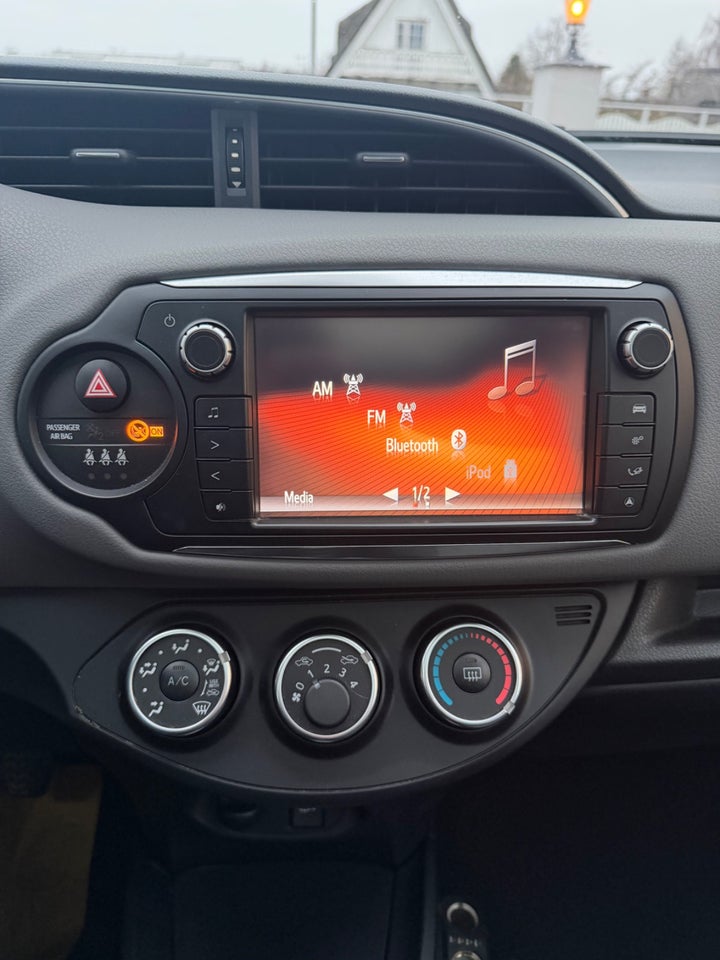 Toyota Yaris 1,3 VVT-i Skyview 5d