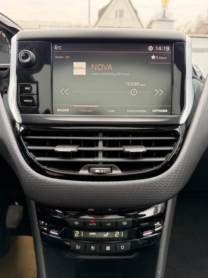 Peugeot 2008 1,6 BlueHDi 100 Desire Sky 5d